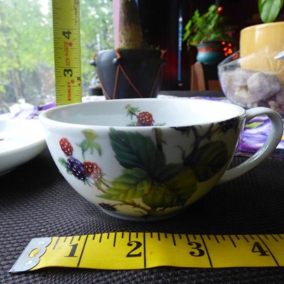 VTG FIELDER PORCELAIN TEAPOT AND CUP / SAUCER STACKED SET BERRY & FLORAL DESIGN - Picture 13 of 15